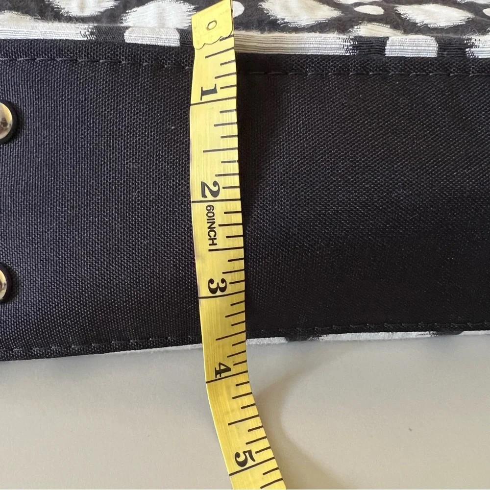 Berkshire Bags Purse Black White Gray Pink Flower Zipper Closure‎ Unique